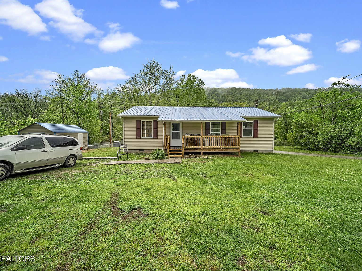301 Hill St Rocky Top, TN 37769 - Thumbnail 2