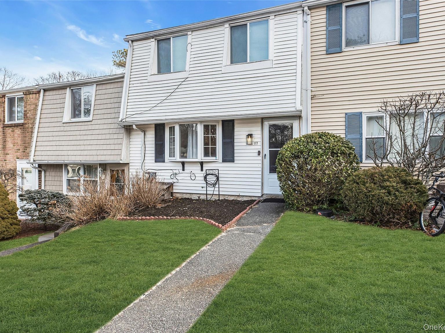 117 Hill Spur Calverton, NY 11933 - Thumbnail 2