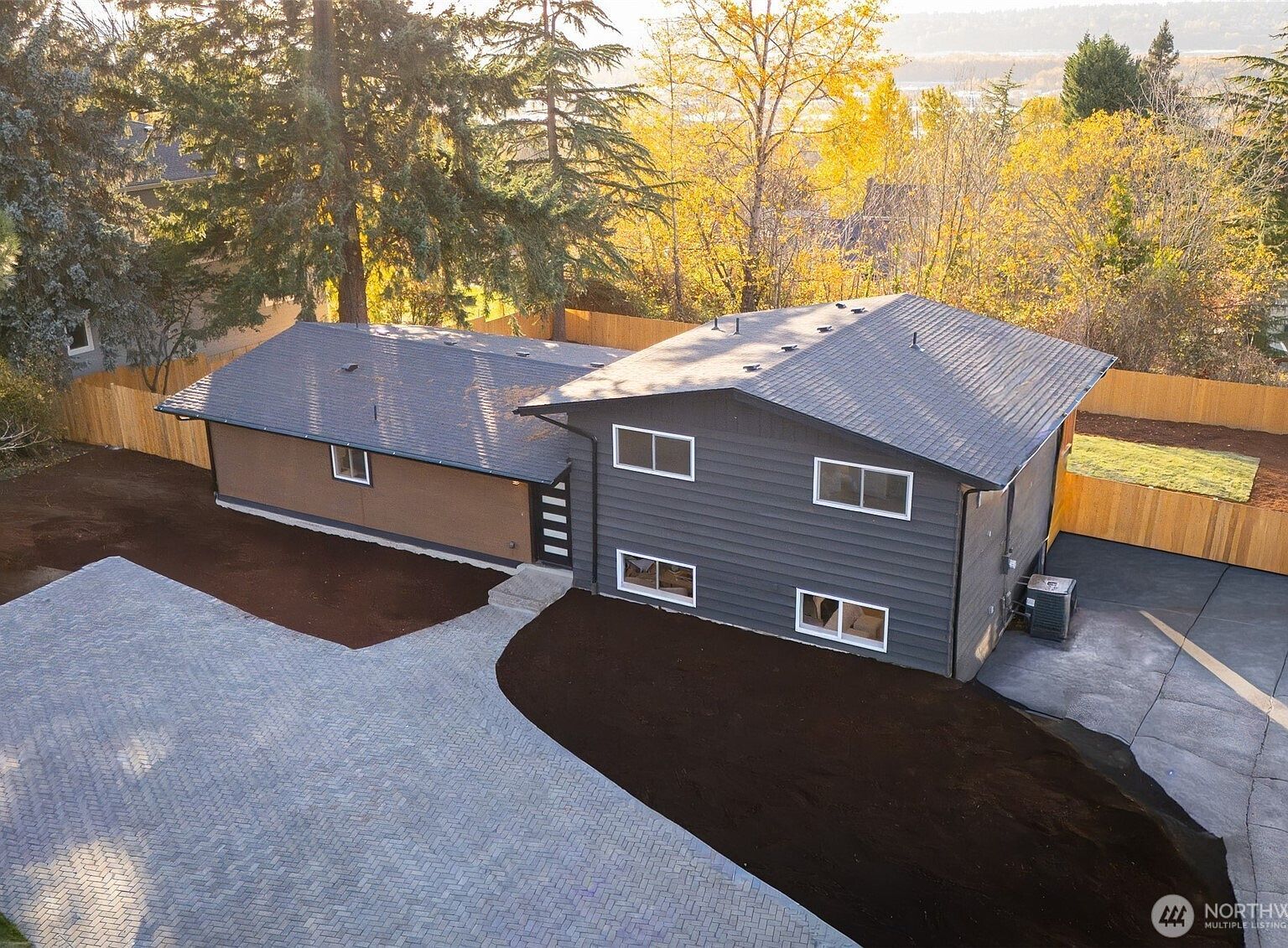 16425 Benson Rd S Renton, WA 98055 - Thumbnail 2