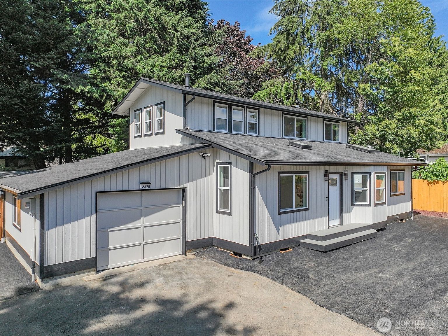 16828 Ambaum Blvd S Seattle, WA 98148 - Thumbnail 2