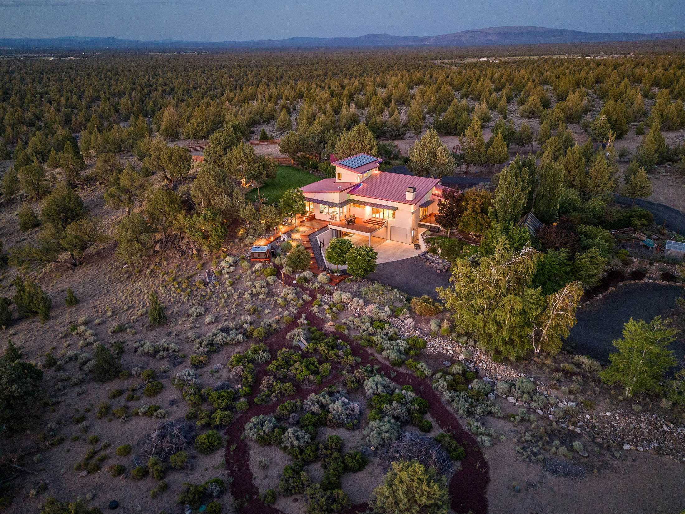 23555 Rickard Road, Bend, OR, USA, 97702 - Thumbnail 2