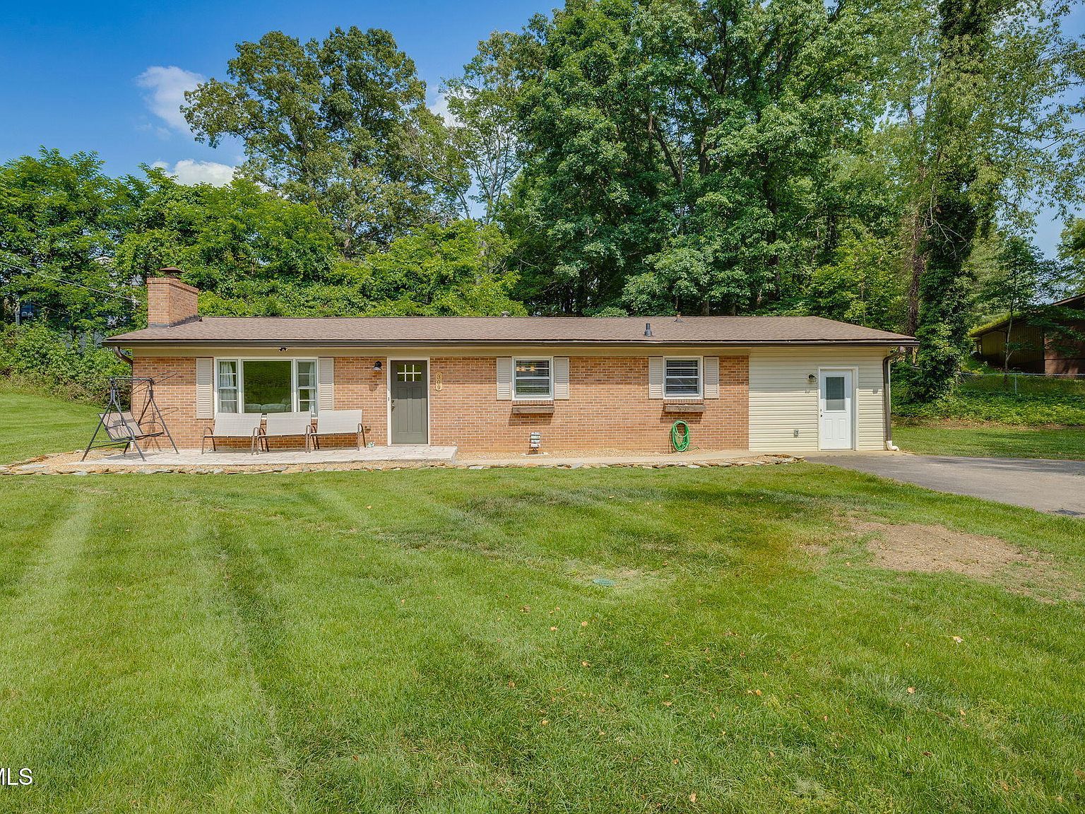 309 Knob Hill Dr Bristol, TN 37620 - Thumbnail 2