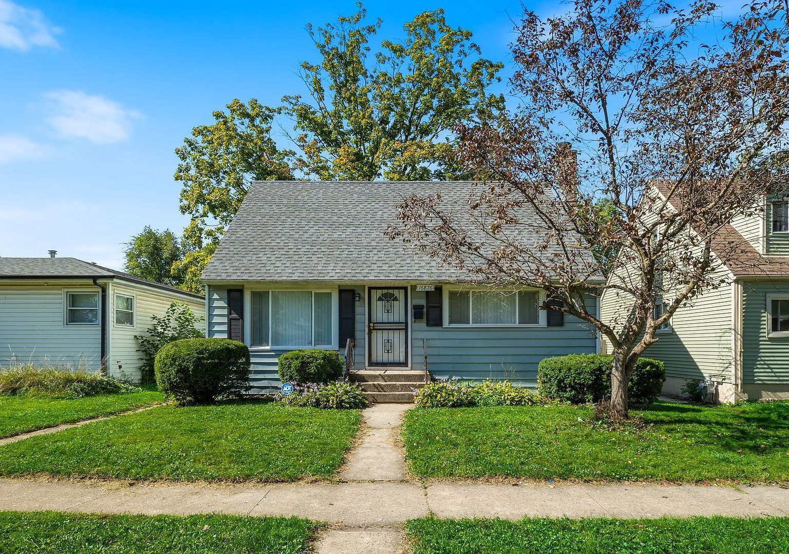 16876 Head Ave Hazel Crest, IL 60429 - Thumbnail 2