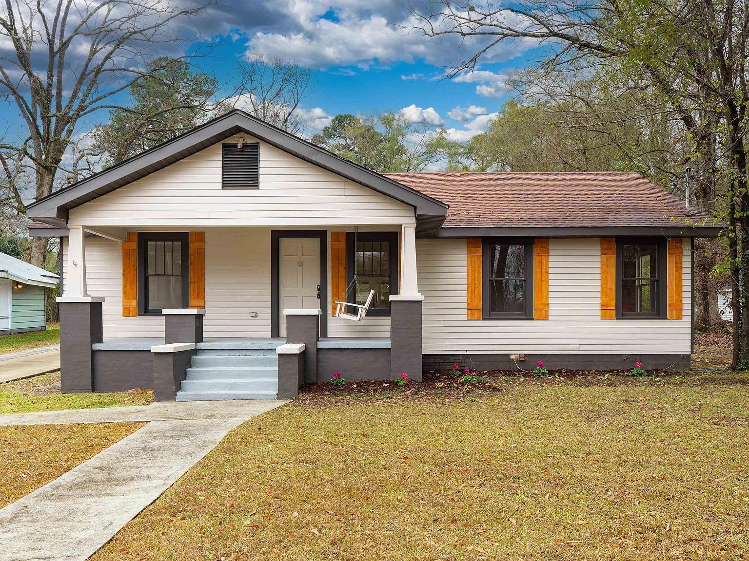 121 W Crest Rd Bessemer, AL 35023 - Thumbnail 2