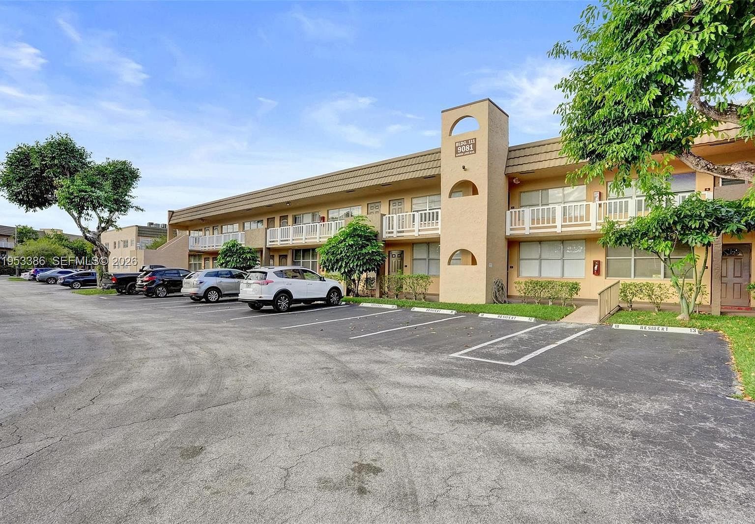 9081 Sunrise Lakes Blvd APT 107 Sunrise, FL 33322 - Thumbnail 2