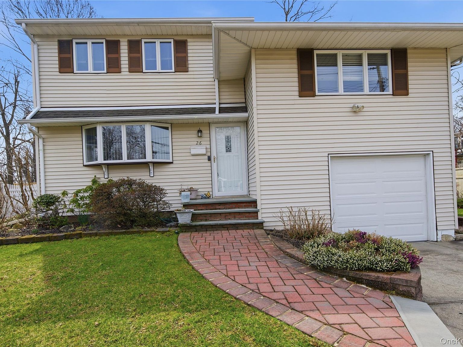 26 Bowden Dr Huntington Station, NY 11746 - Thumbnail 2