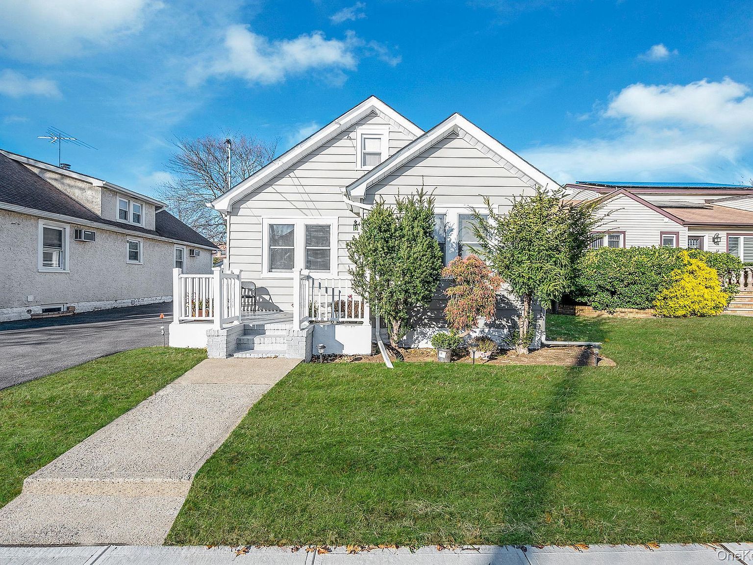 37 Orchard St Merrick, NY 11566 - Thumbnail 2