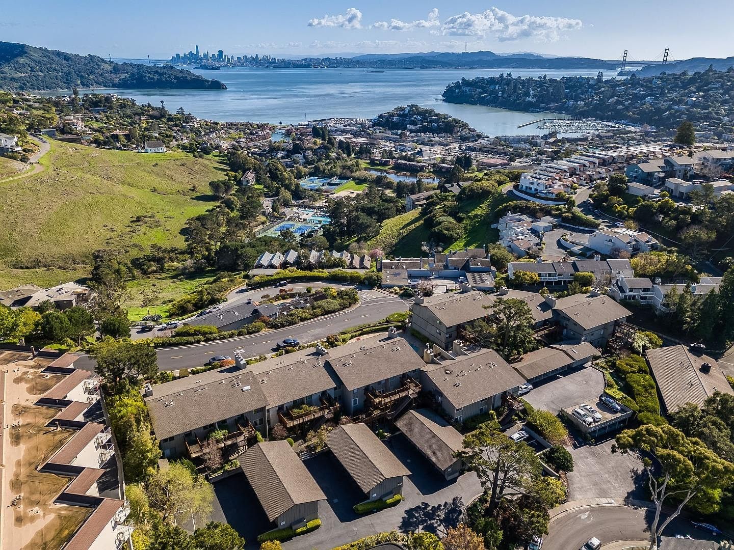 28 Marinero Cir APT 18 Belvedere Tiburon, CA 94920 - Thumbnail 2