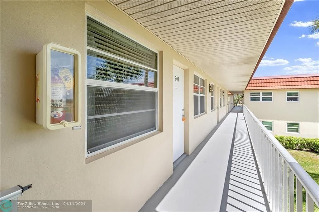 67 Royal Oak Dr APT 203 Vero Beach, FL 32962 - Thumbnail 2