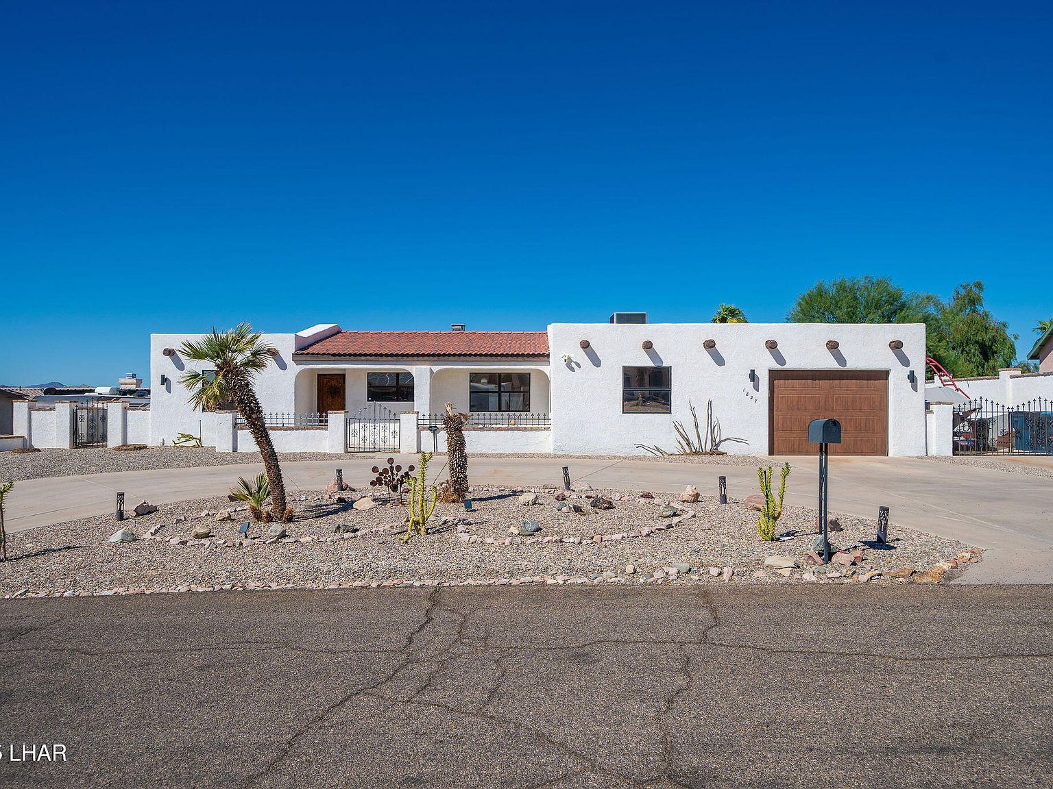 1827 Combat Dr Lake Havasu City, AZ 86403 - Thumbnail 2