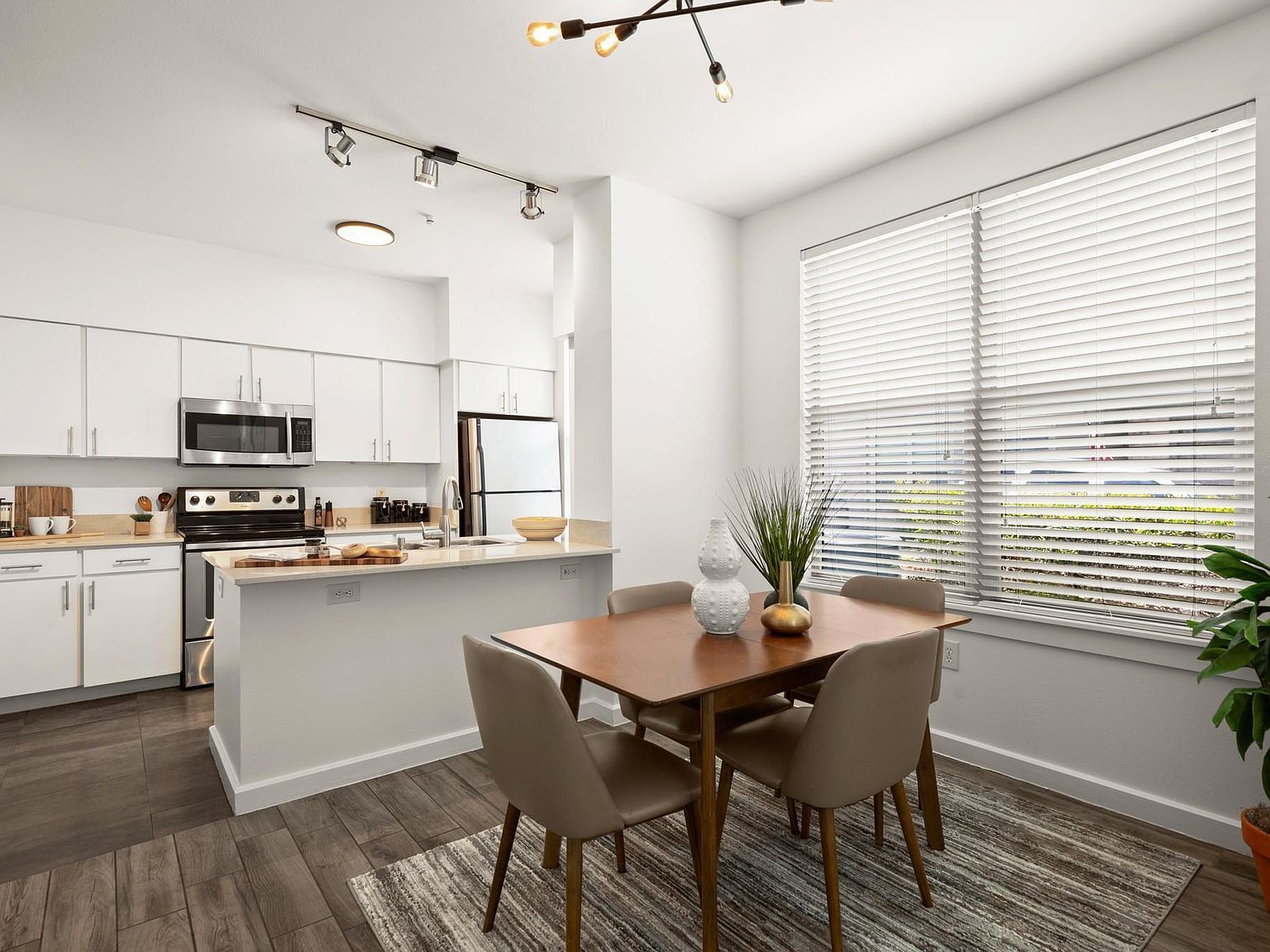 1201 Grove Blvd APT 1103 Austin, TX 78741 - Thumbnail 2