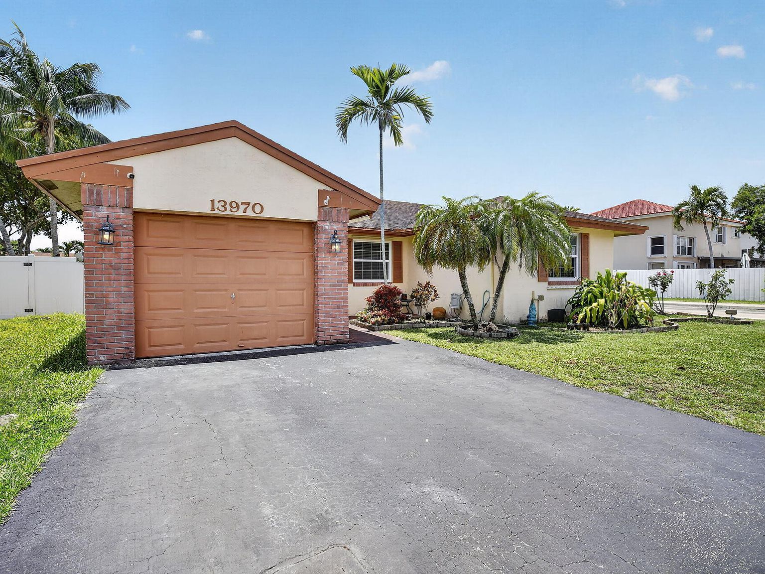 13970 Oaklawn Pl Davie, FL 33325, 33325