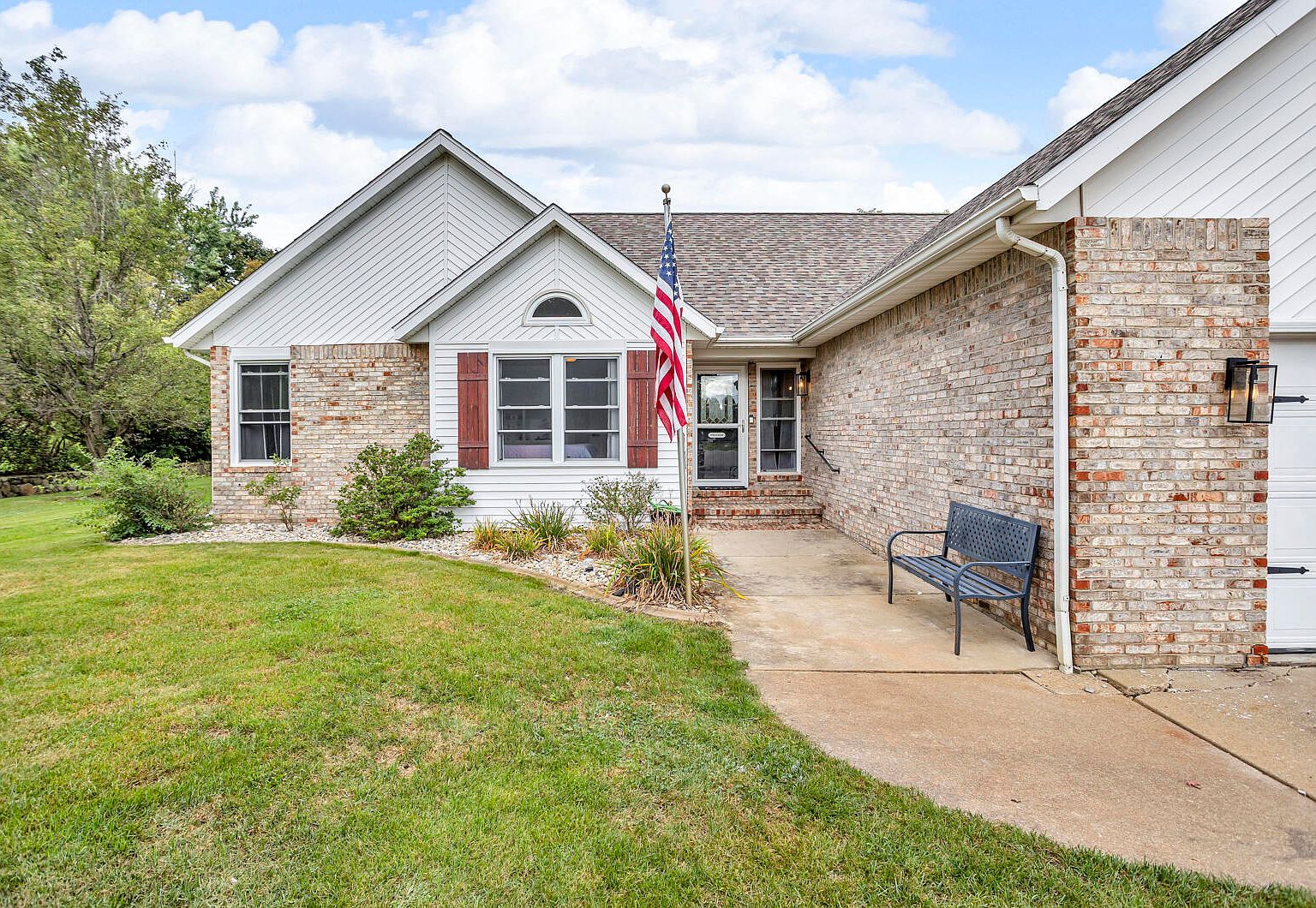 2018 W Coachlight Dr Jackson, MI 49201 - Thumbnail 2