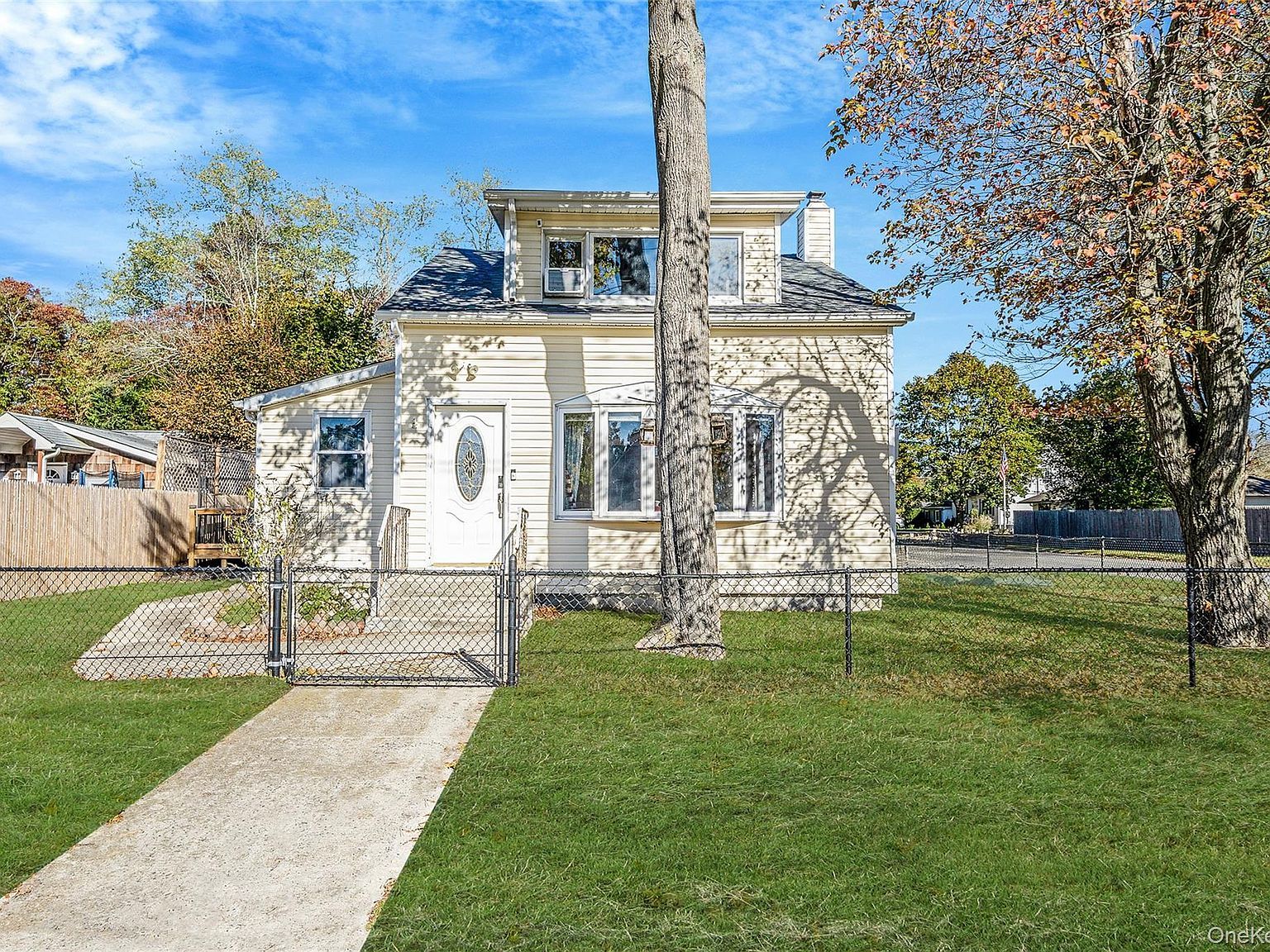 267 Dogwood Rd W Mastic Beach, NY 11951 - Thumbnail 2