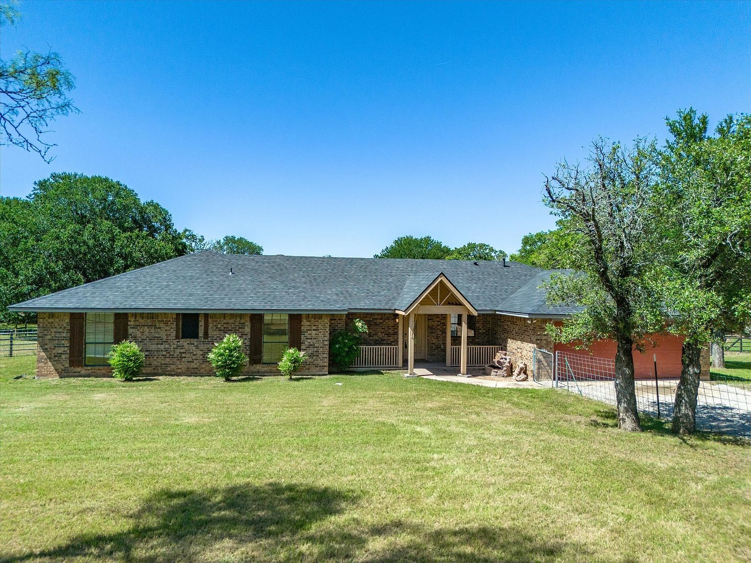 990 J E Woody Rd Springtown, TX 76082 - Thumbnail 2