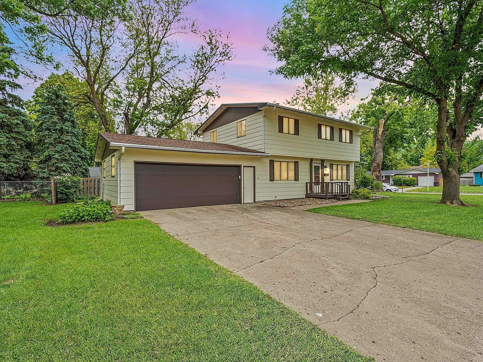 316 Sycamore Ave Vermillion, SD 57069 - Thumbnail 2