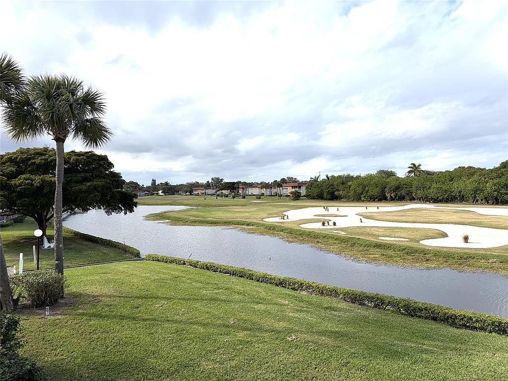 73 Royal Oak Ct APT 206 Vero Beach, FL 32962 - Thumbnail 2
