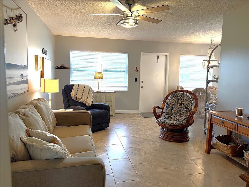 34 Pine Arbor Ln APT 203 Vero Beach, FL 32962 - Thumbnail 2