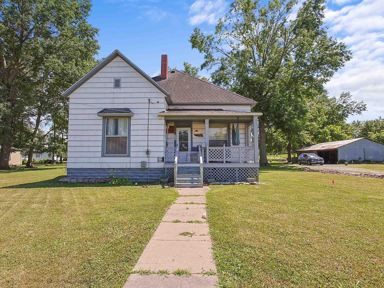 827 W Raymond St Harrisburg, IL 62946 - Thumbnail 2