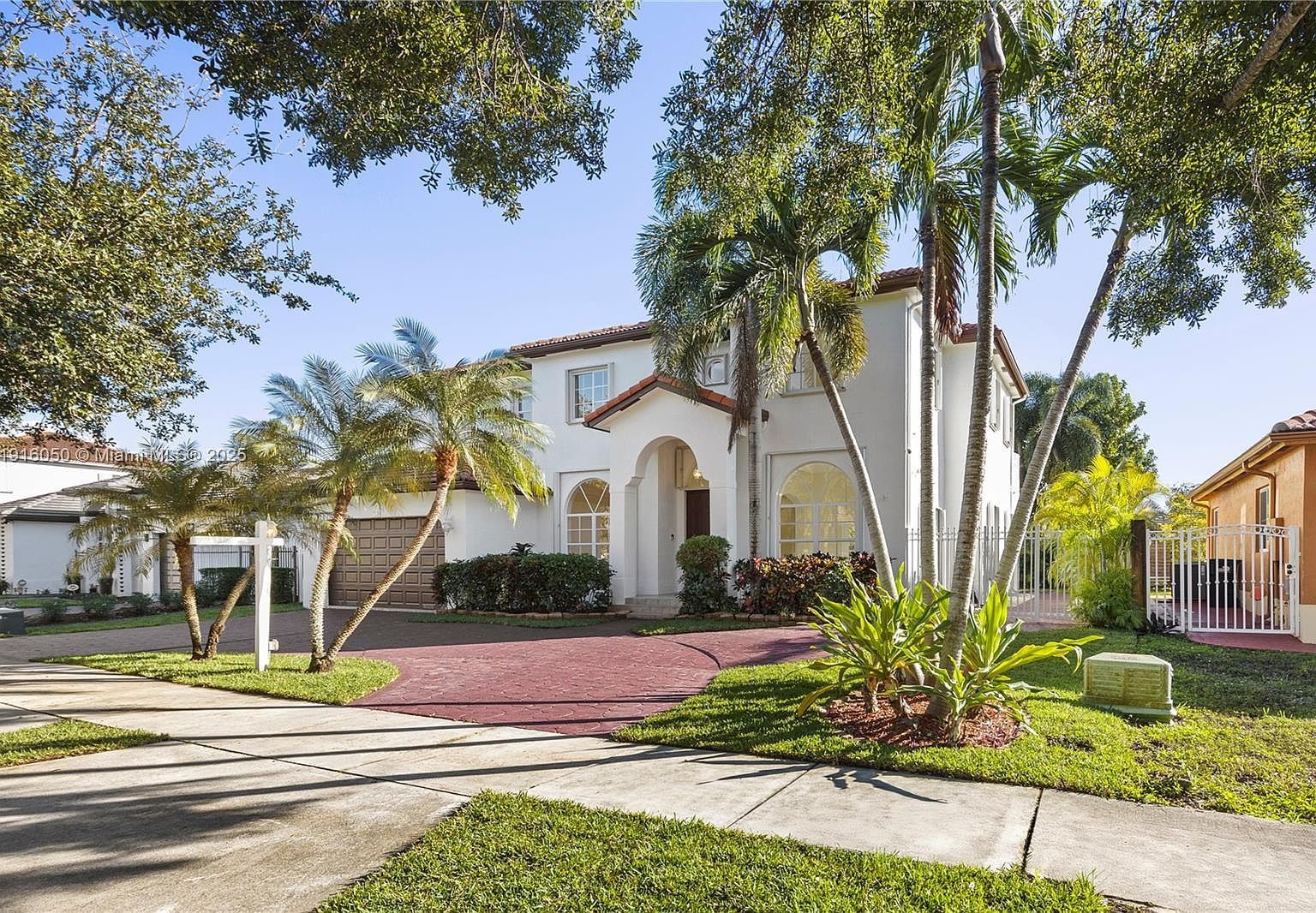 7830 NW 161st Ter Miami Lakes, FL 33016 - Thumbnail 2