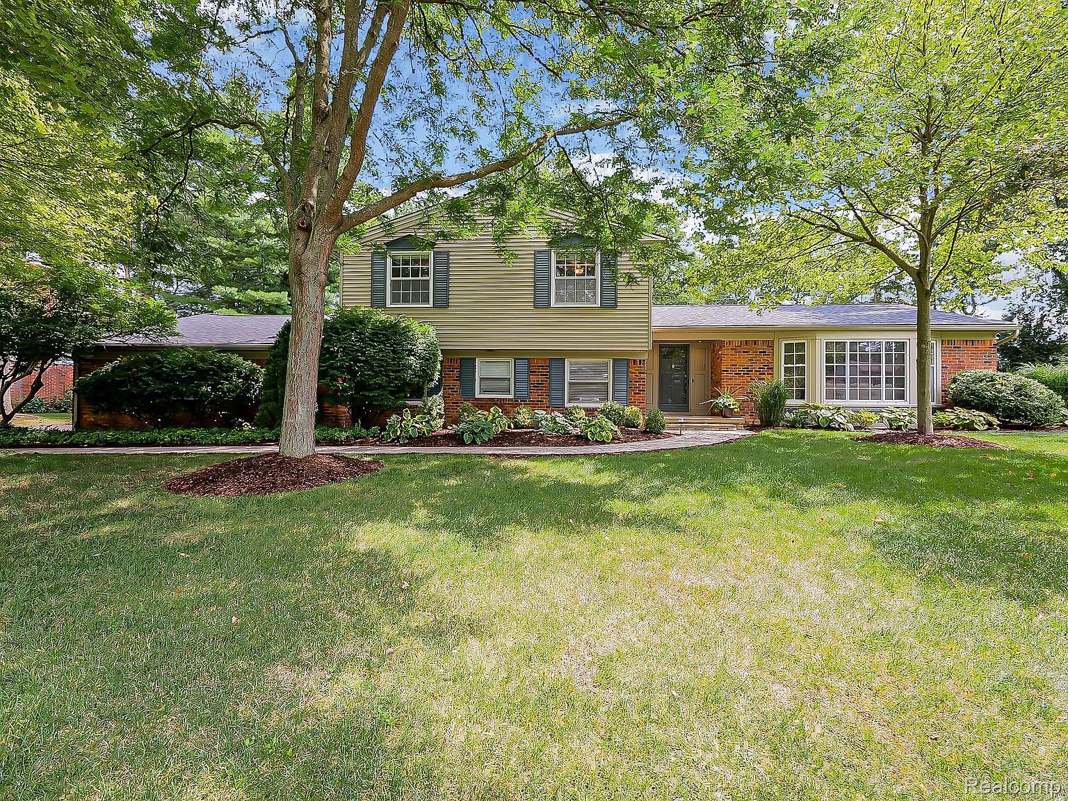 5611 Priory Ln Bloomfield Hills, MI 48301 - Thumbnail 2