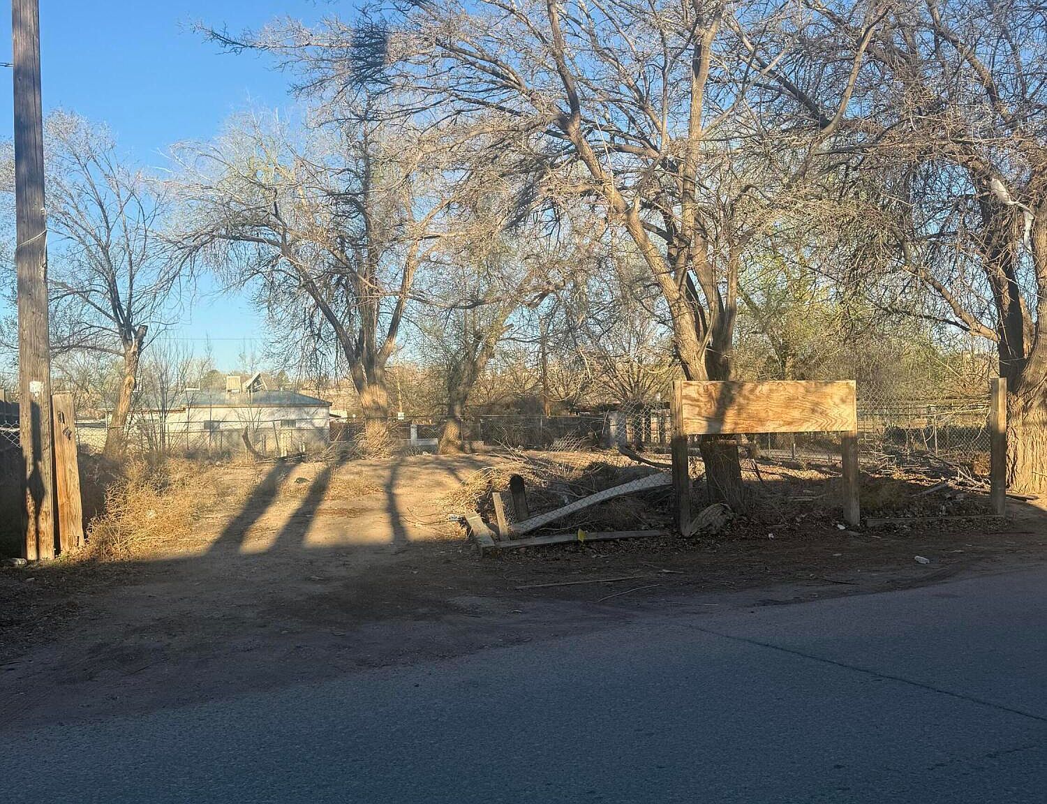 2402 Salvador Rd SW Albuquerque, NM 87105 - Thumbnail 2