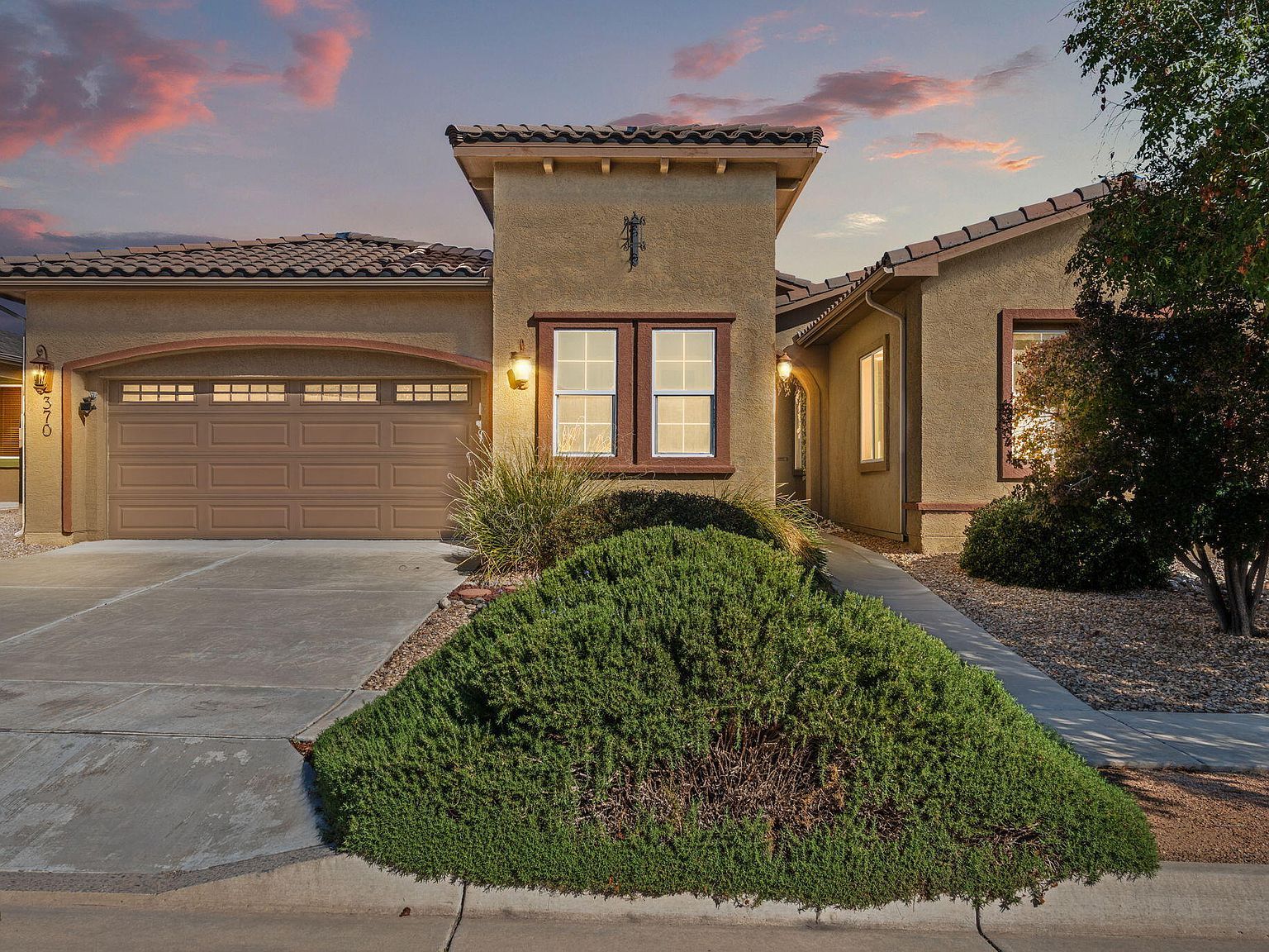 370 Zuni River Cir SW Los Lunas, NM 87031 - Thumbnail 2