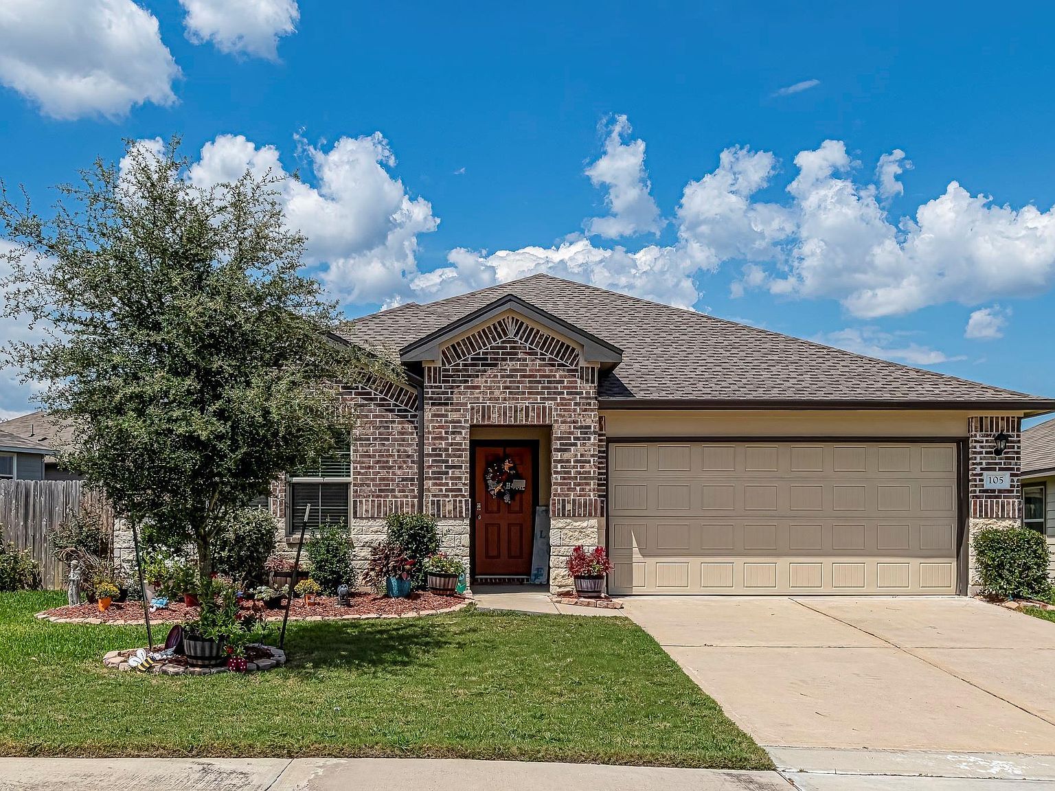 105 Blanco Dr Huntsville, TX 77340 - Thumbnail 2