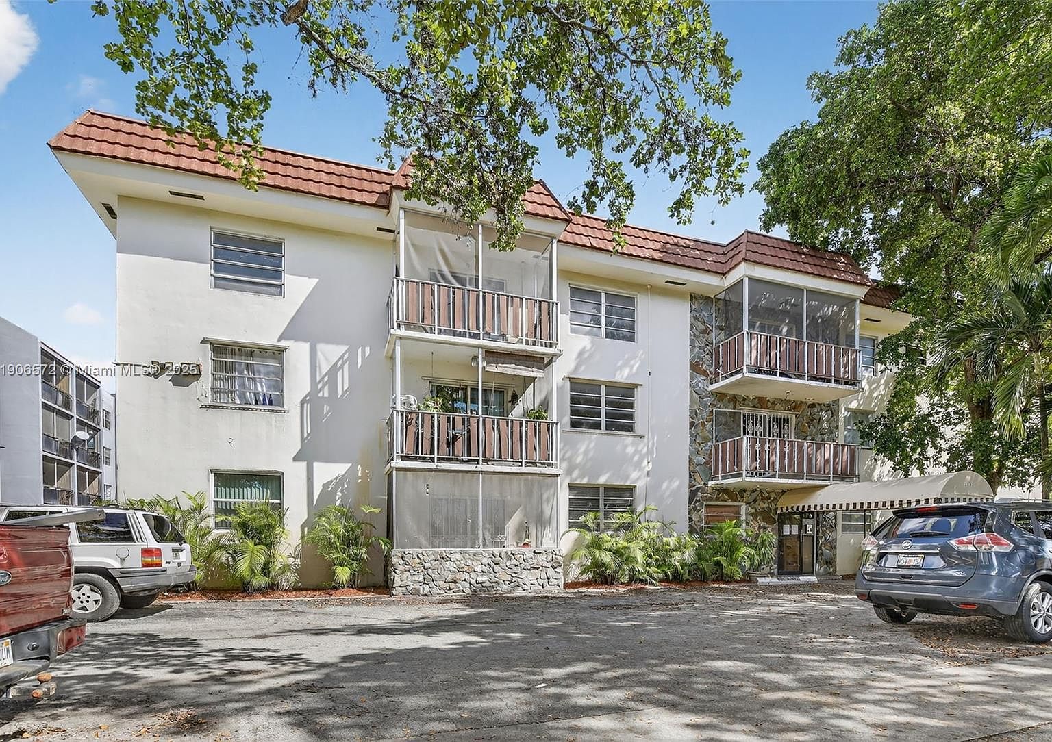 13655 NE 10th Ave APT 101 North Miami, FL 33161 - Thumbnail 2