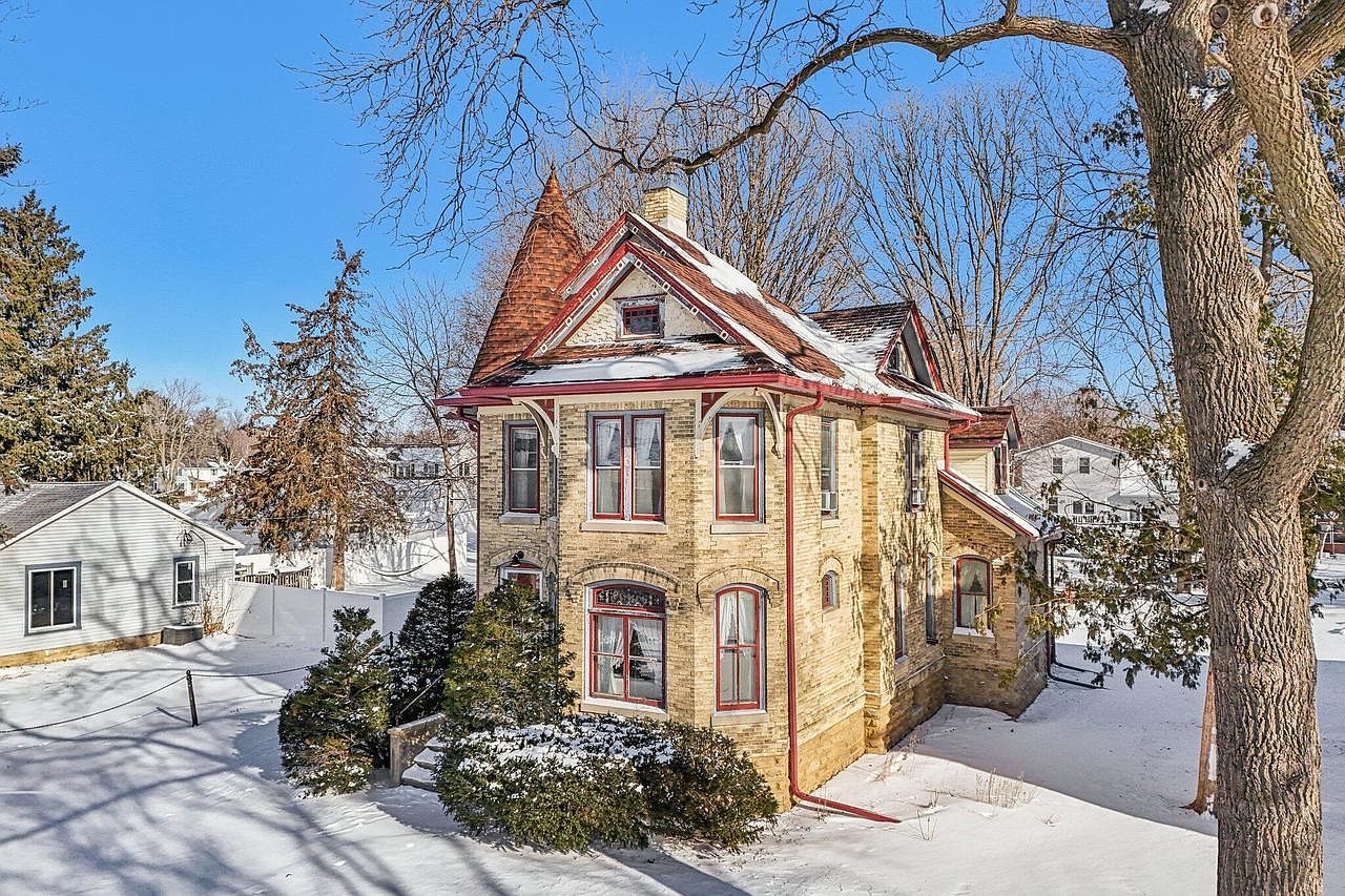 216 E Madison St Lake Mills, WI 53551 - Thumbnail 2