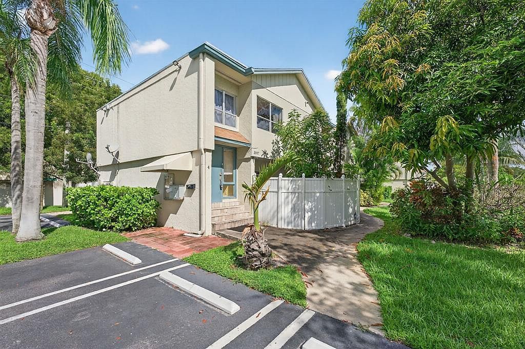 3007 NW 5th Ter Pompano Beach, FL 33064 - Thumbnail 2