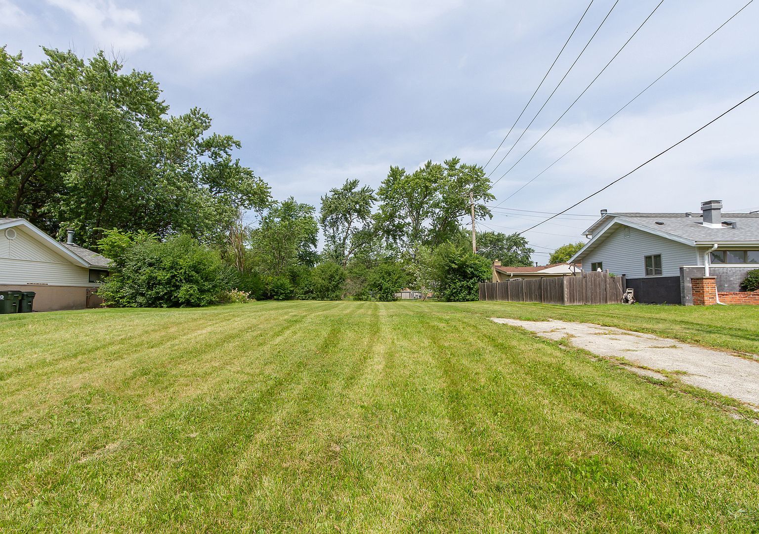 480 Illinois Blvd Hoffman Estates, IL 60169 - Thumbnail 2