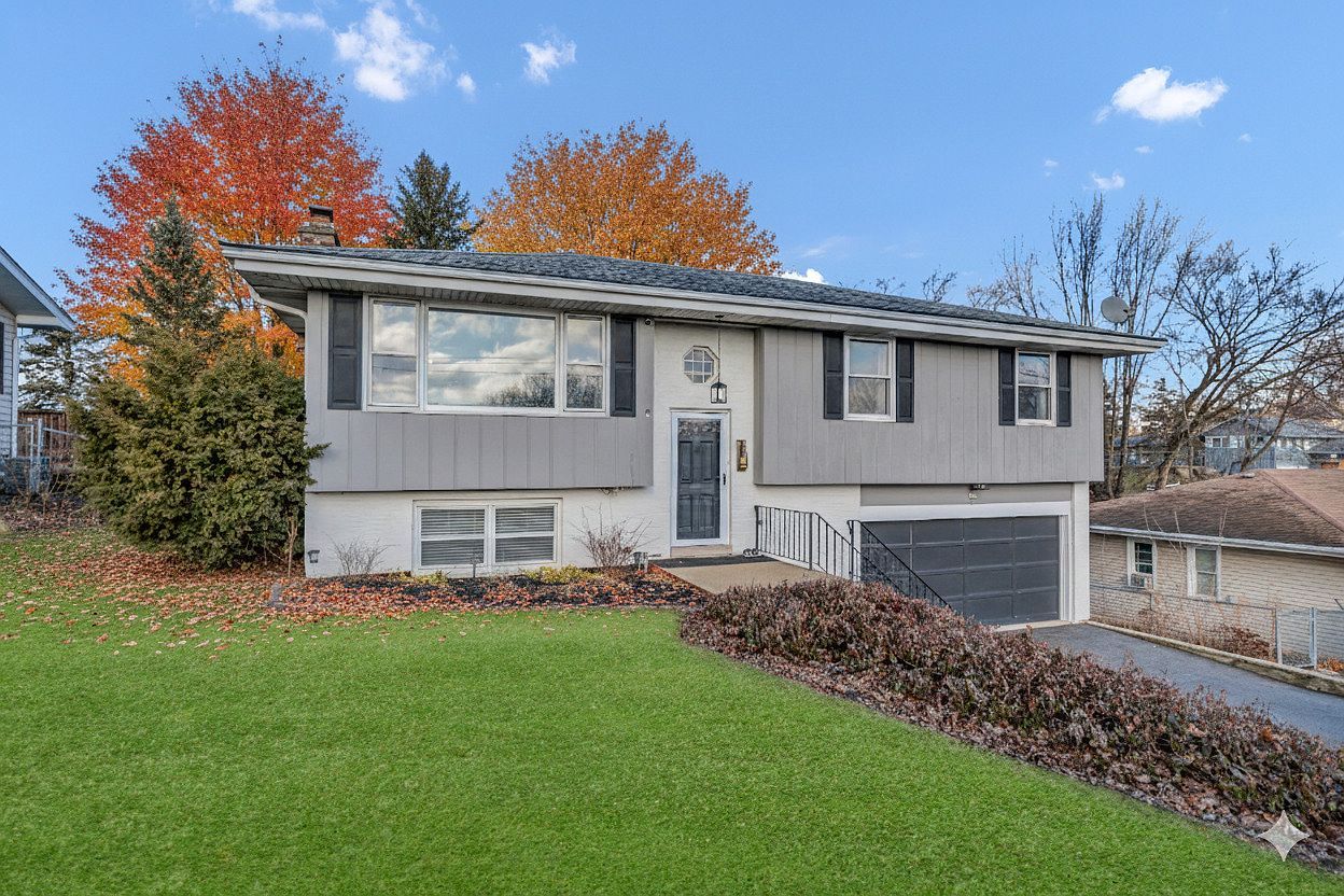 103 Fir St Lake In The Hills, IL 60156 - Thumbnail 2