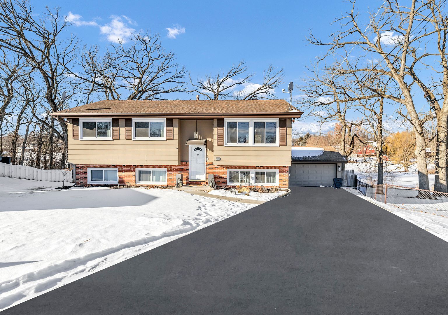 1809 Maplewood Ct Lindenhurst, IL 60046 - Thumbnail 2