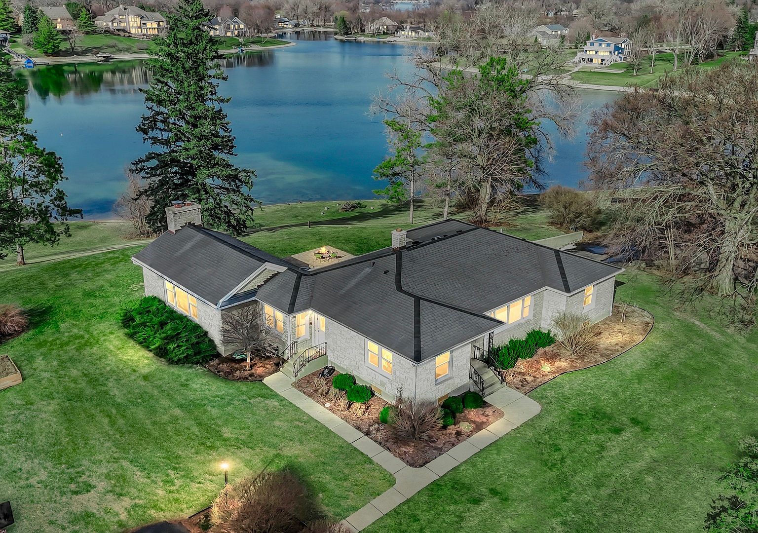 512 Bay Rd McHenry, IL 60051 - Thumbnail 2