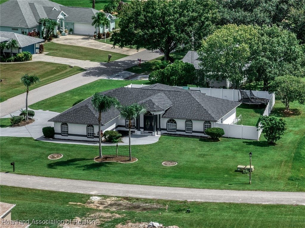 825 Spring Lake Blvd Sebring, FL 33876 - Thumbnail 2