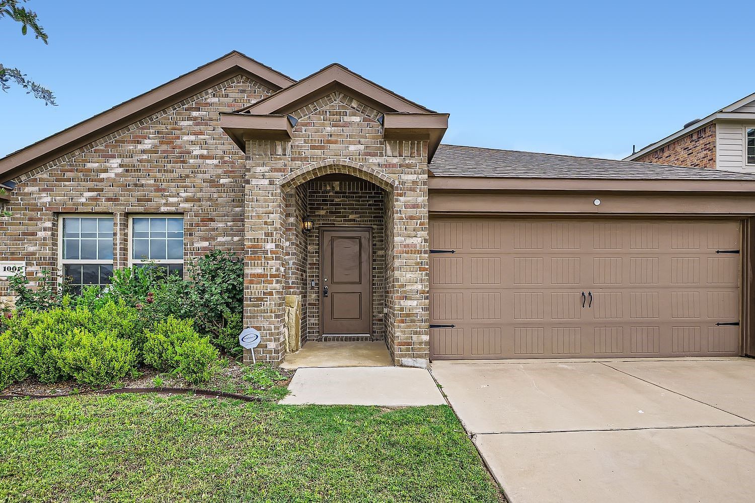 1001 Alton Dr Aubrey, TX 76227 - Thumbnail 2