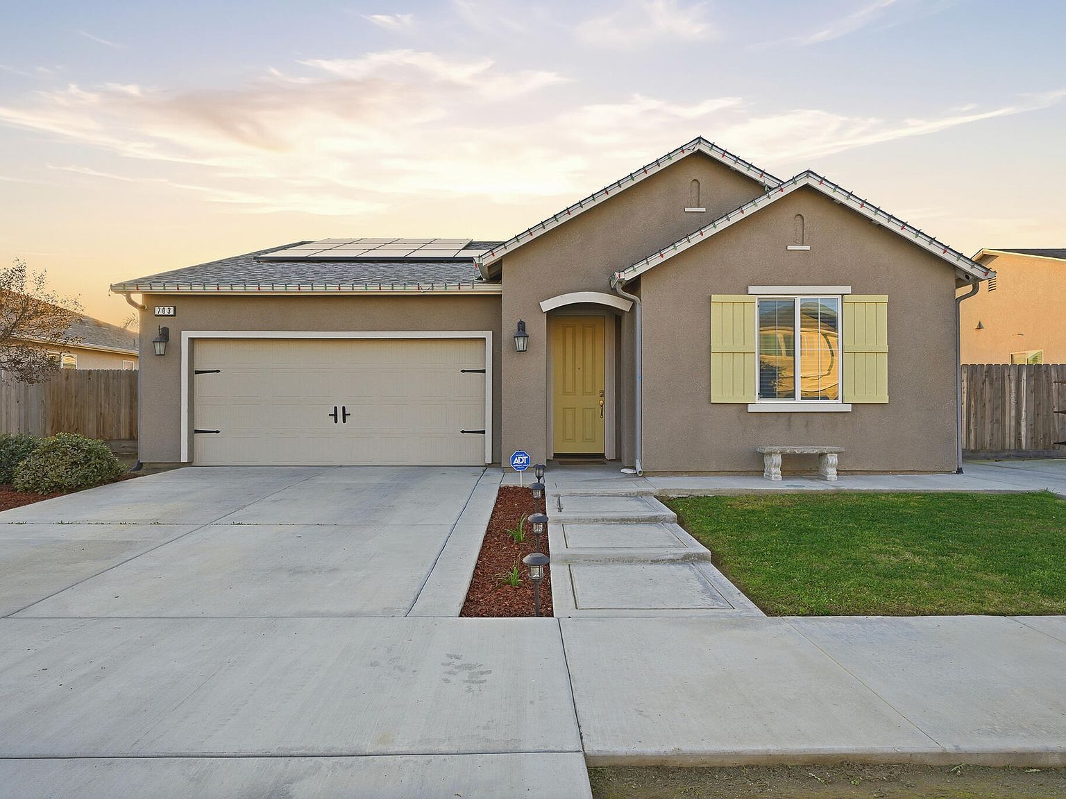 703 S Grand St Visalia, CA 93292 - Thumbnail 2