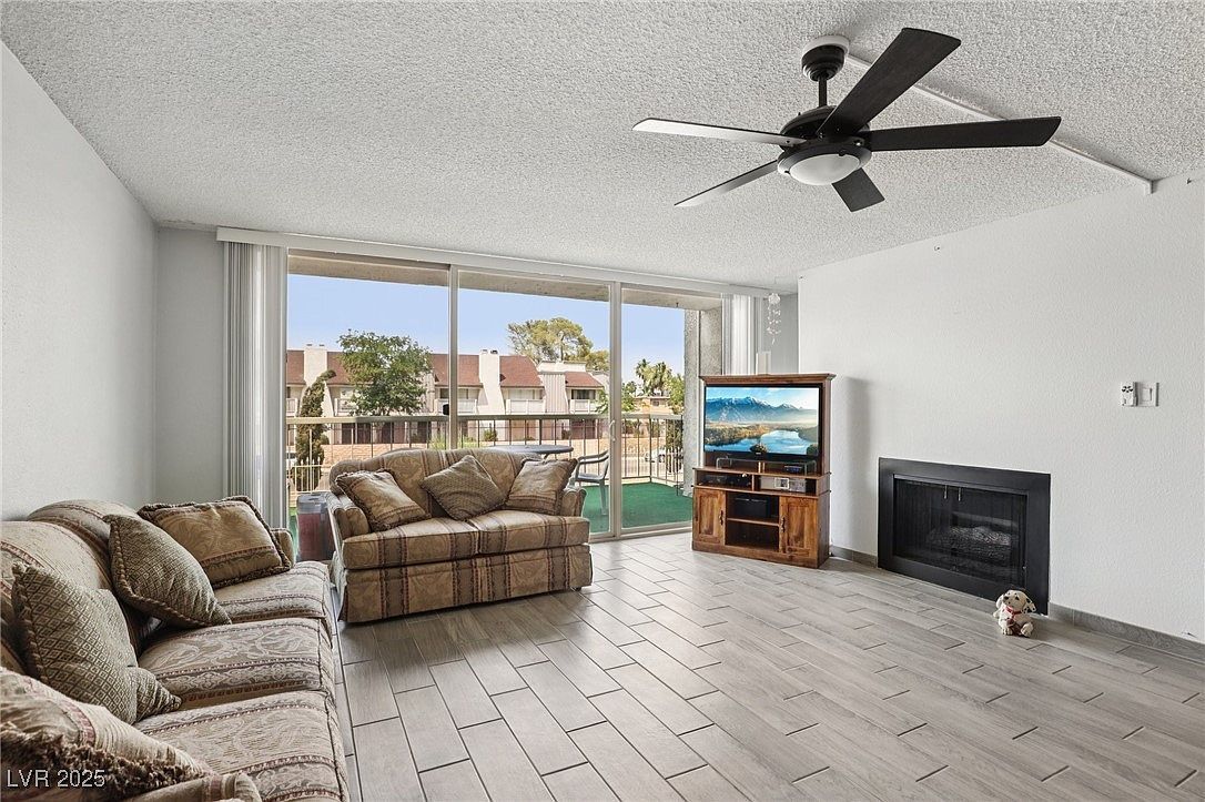 725 N Royal Crest Cir UNIT 215 Las Vegas, NV 89169 - Thumbnail 2