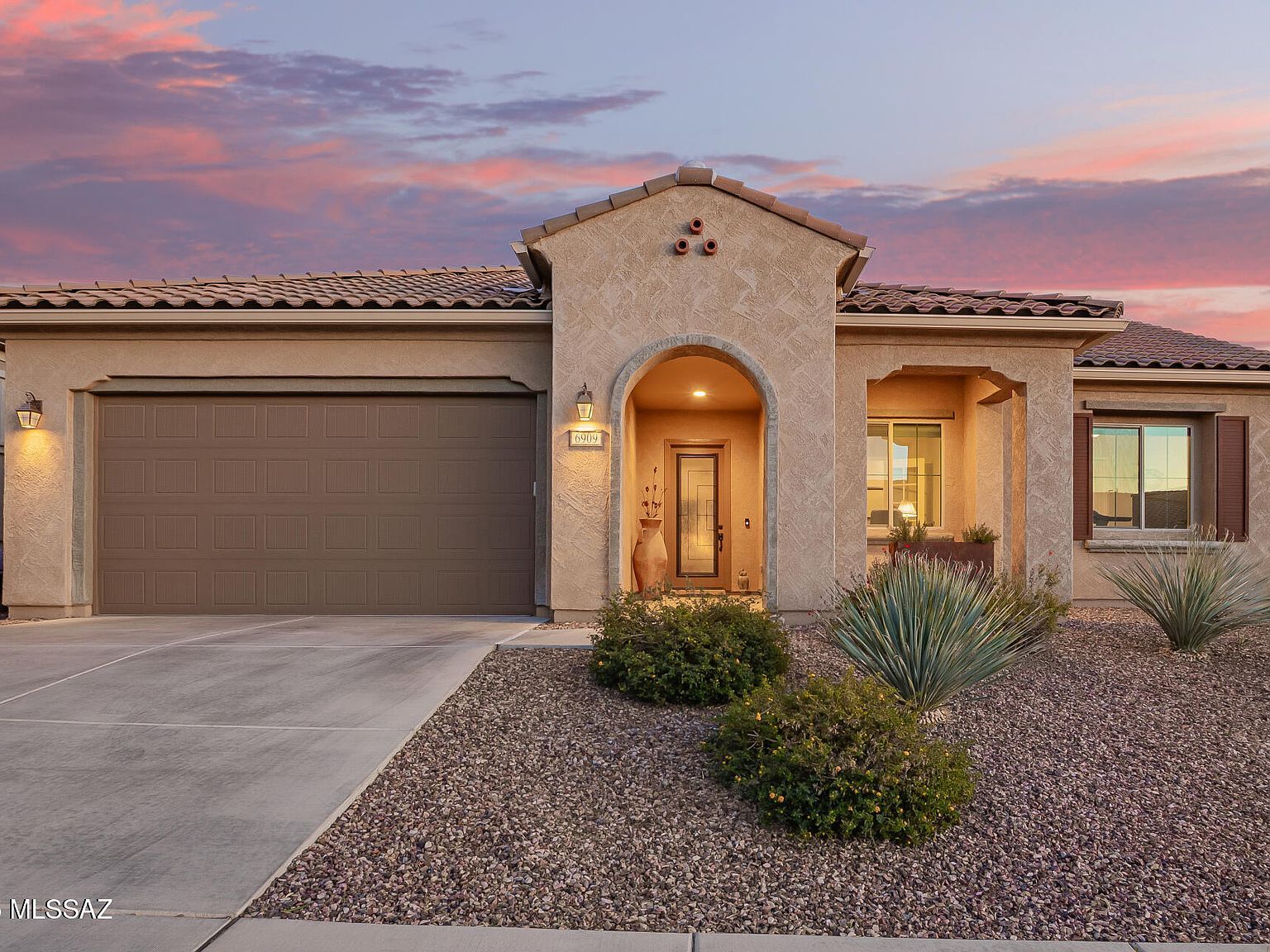 6909 W Cliff Spring Trl Marana, AZ 85658 - Thumbnail 2