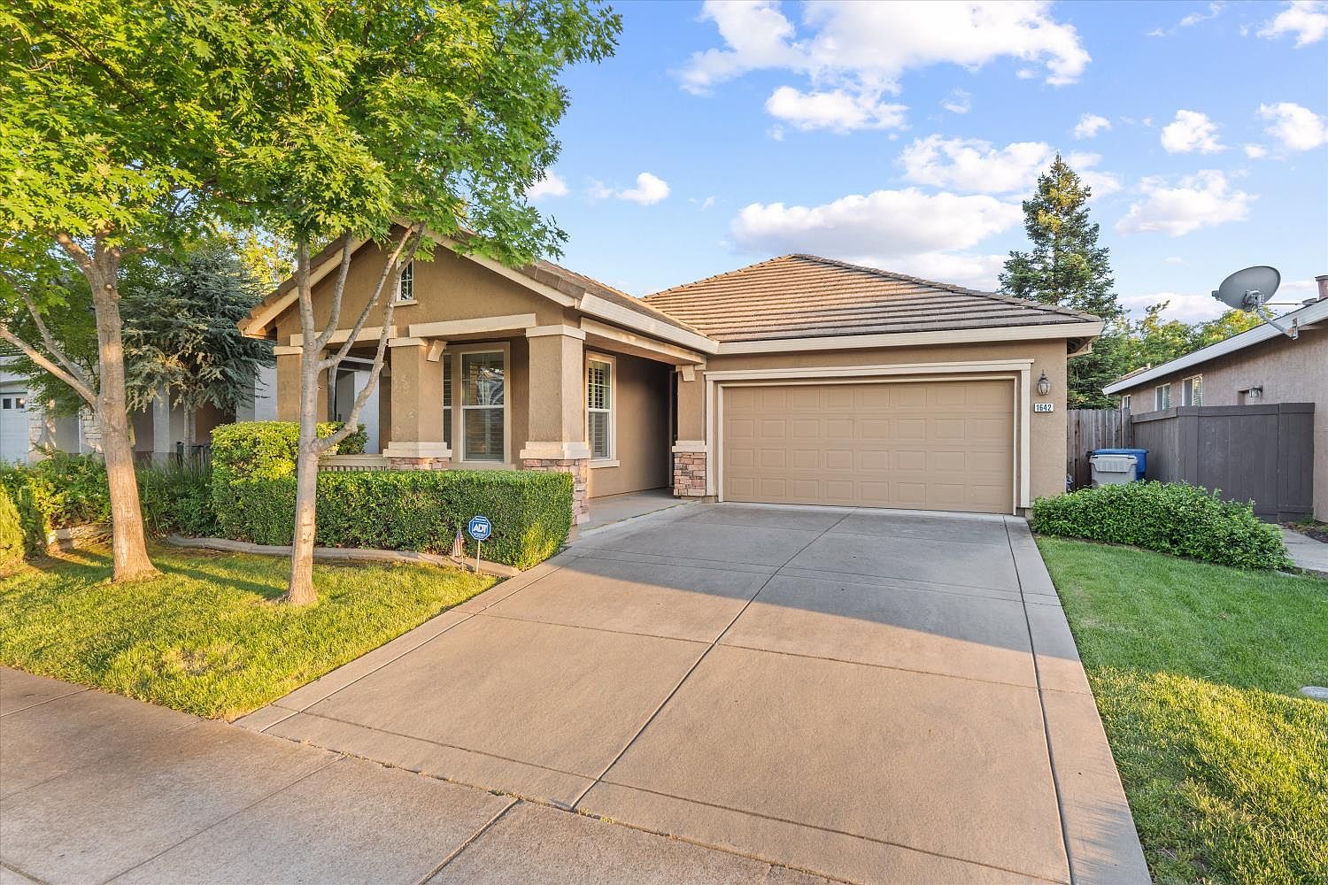 1642 Vosspark Way Sacramento, CA 95835  | Single Family