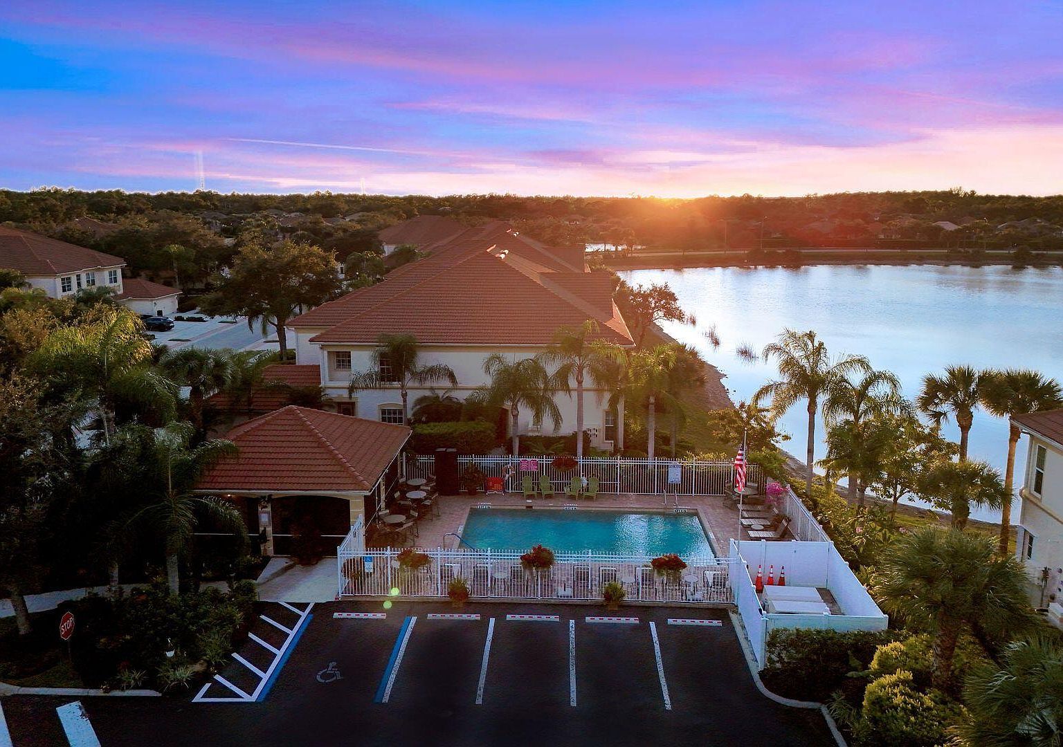 7878 Clemson St APT 102 Naples, FL 34104 - Thumbnail 2