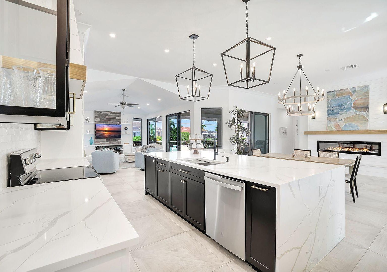 910 Ivory Ct Marco Island, FL 34145 - Thumbnail 2