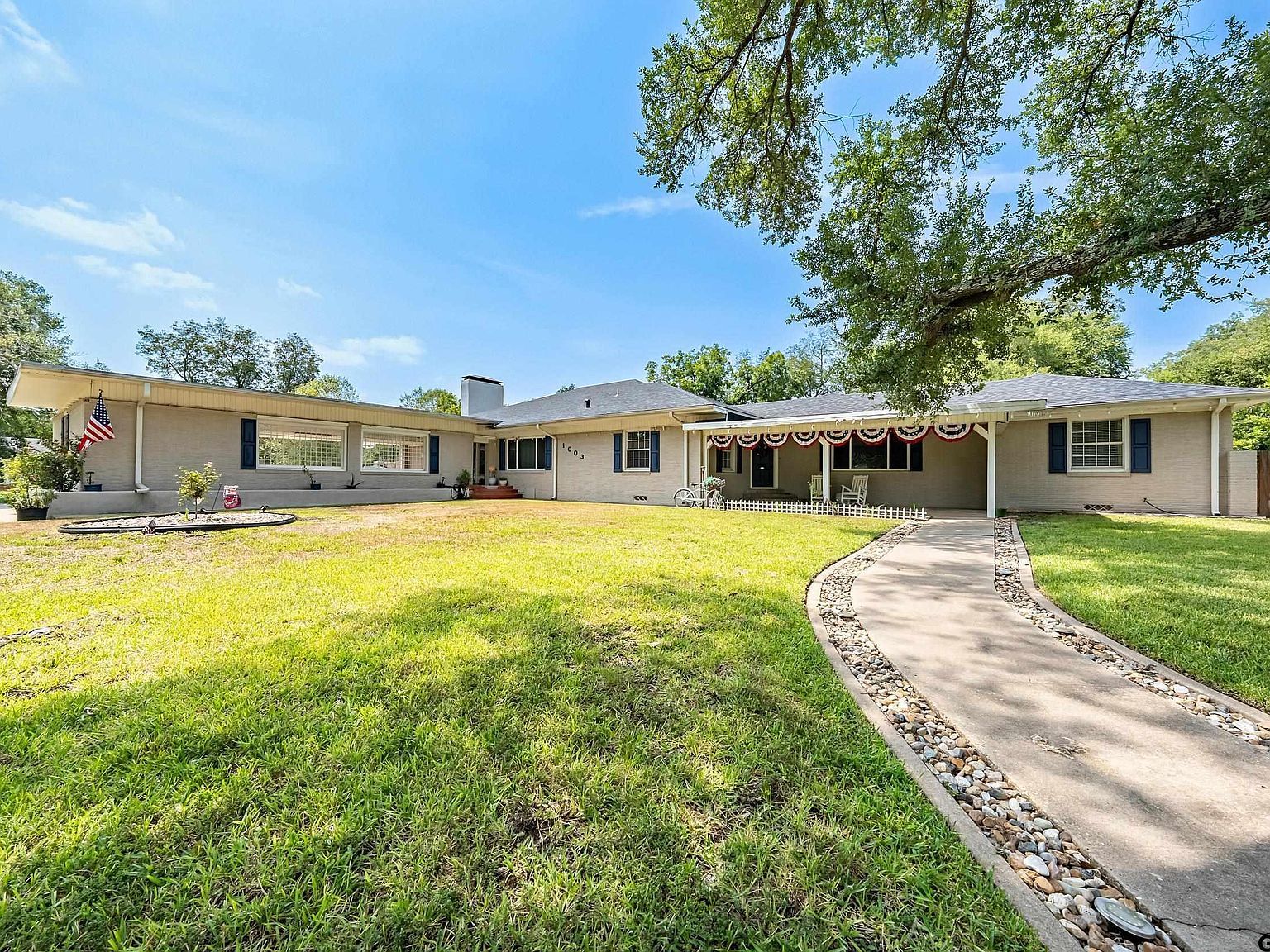 1003 Hillcrest St Jacksonville, TX 75766 - Thumbnail 2