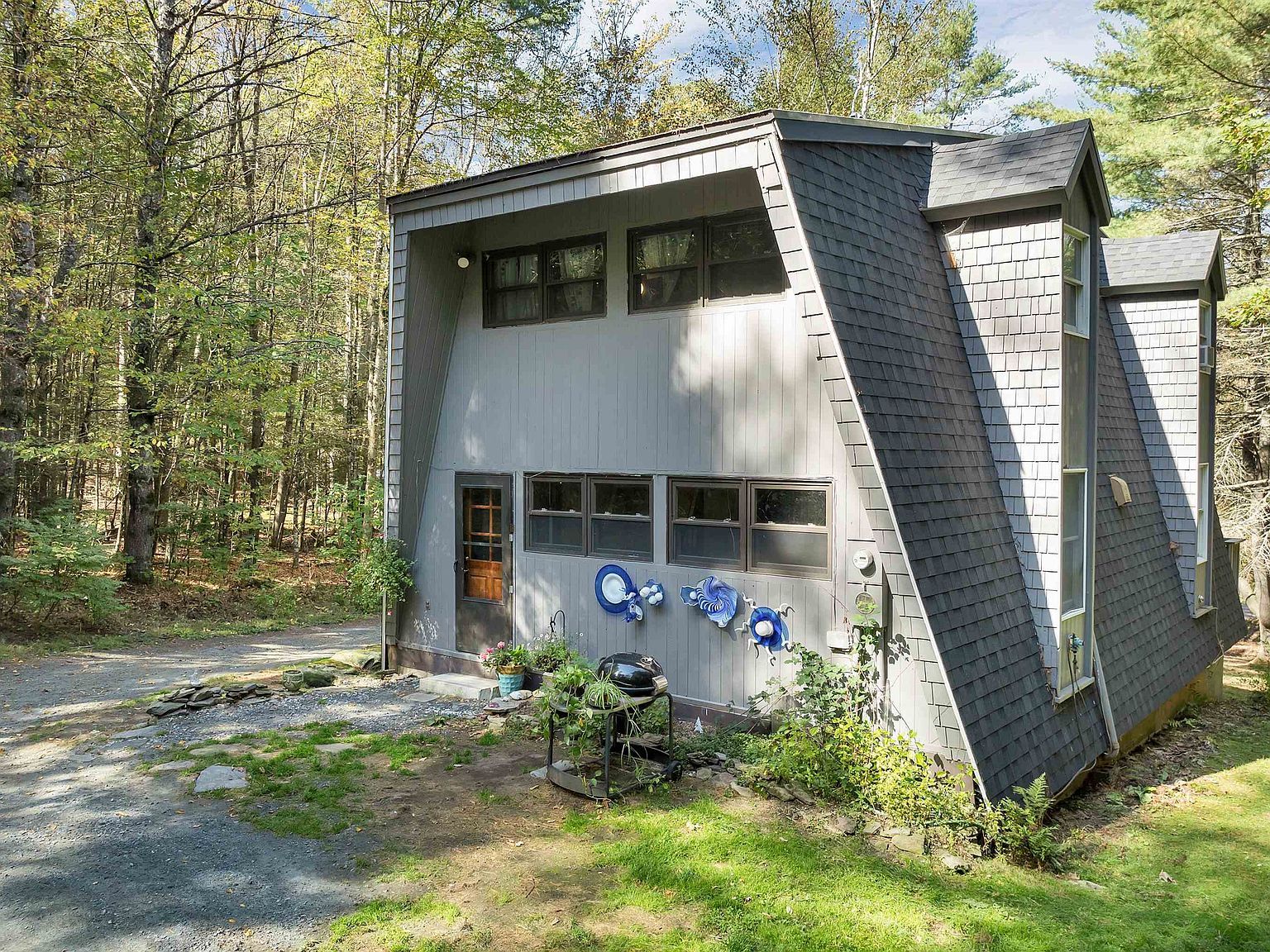 402 Marsh Family Rd Hartford, VT 05047 - Thumbnail 2