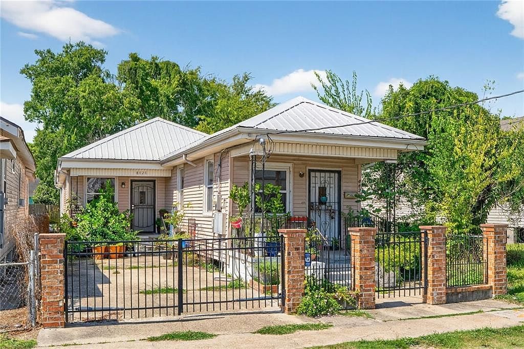 8828 Hickory St New Orleans, LA 70118 - Thumbnail 2