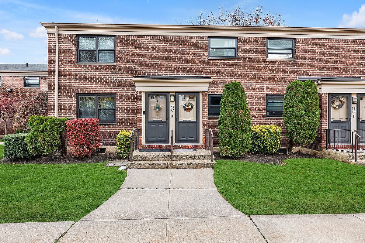 73-47 217th St #364A2 Oakland Gardens, NY 11364 - Thumbnail 2