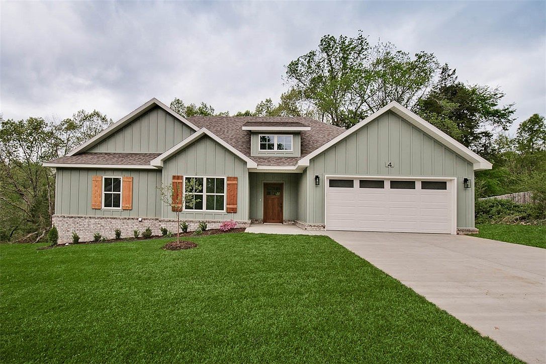 4 Forfar Dr Bella Vista, AR 72715  | Single Family