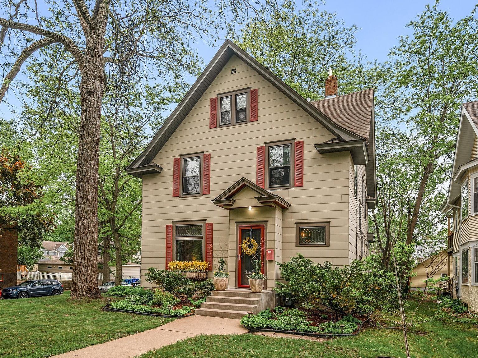 1670 Ashland Ave Saint Paul, MN 55104 - Thumbnail 2