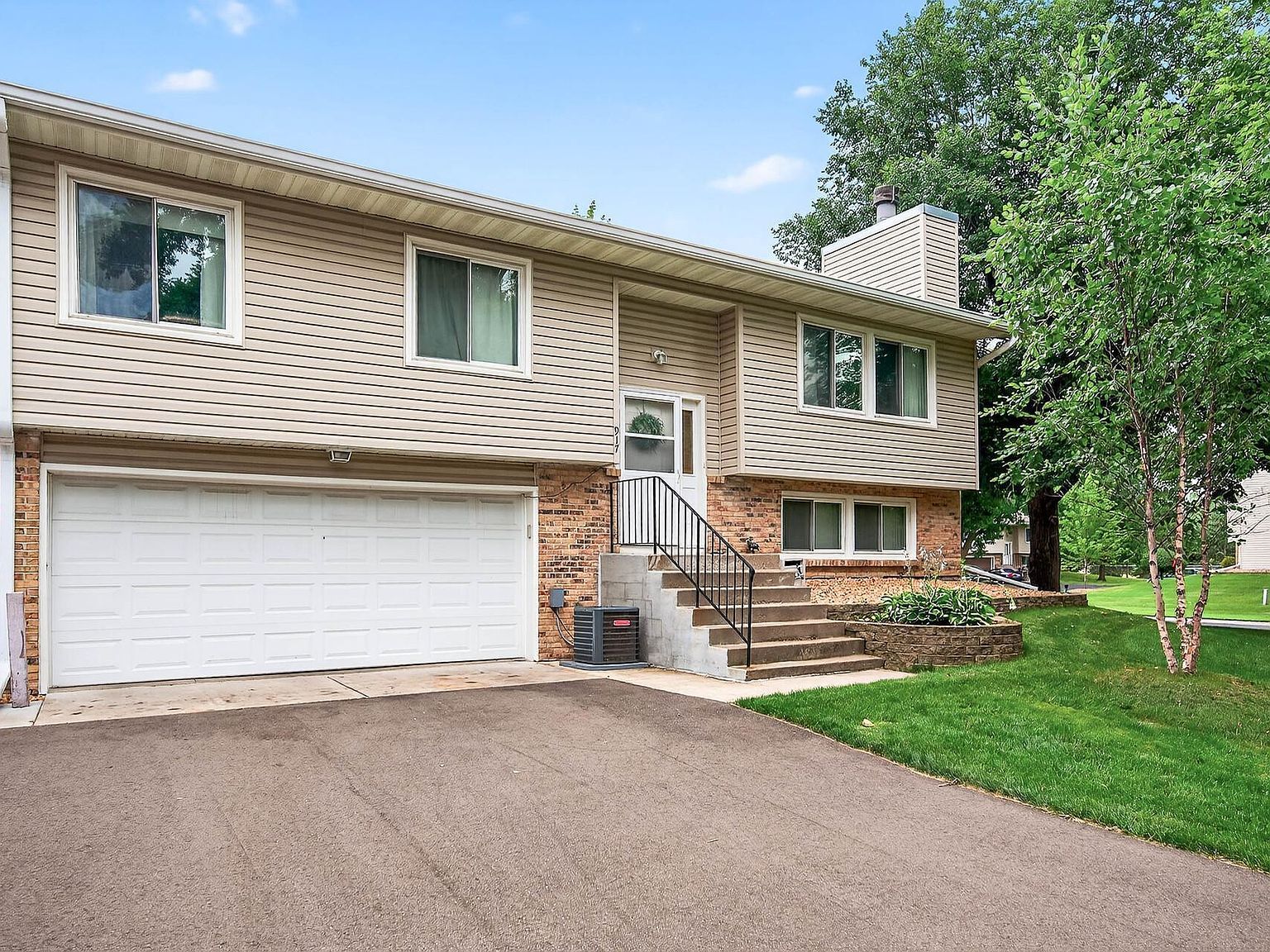 917 94th Ave NE Blaine, MN 55434 - Thumbnail 2